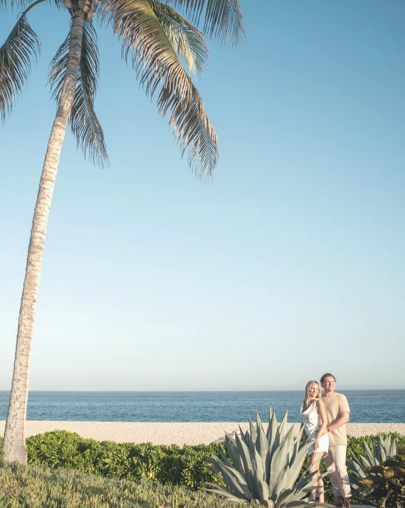 Jacquelyn and Jake on the beach in Los Cabos